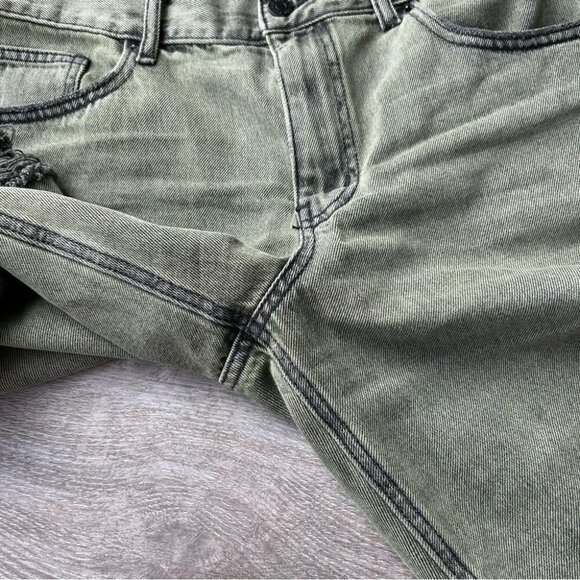 BDG High-Waisted Disdressed Cowboy  Cut Off Jeans - Picture 4 of 13